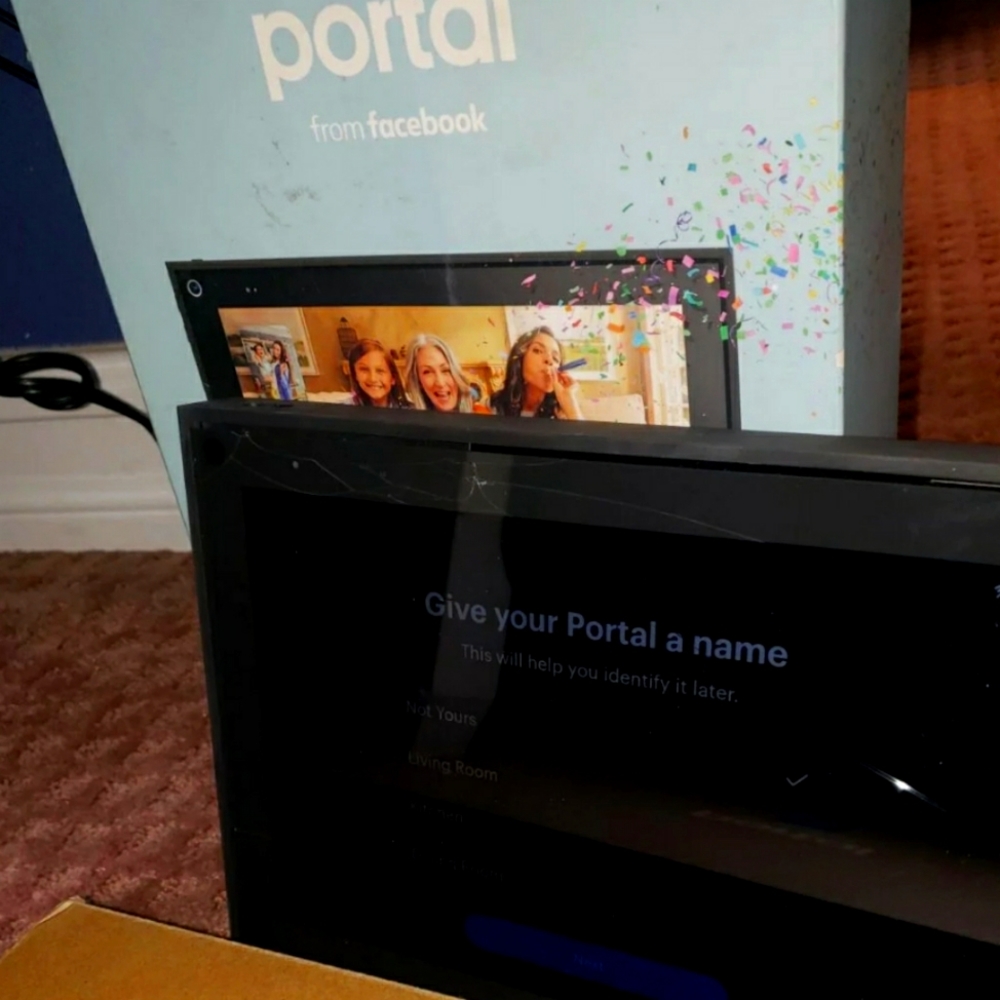 COPY - Facebook Portal 10” Touch Screen Display